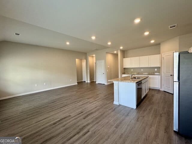 4 bedroom, 3 bathroom, 1,956 sq ft single family residence for sale at 707 Georgian Walk, Byron, GA 31008 — photo 9