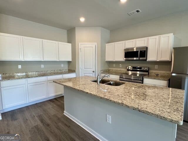 4 bedroom, 3 bathroom, 1,956 sq ft single family residence for sale at 707 Georgian Walk, Byron, GA 31008 — photo 10