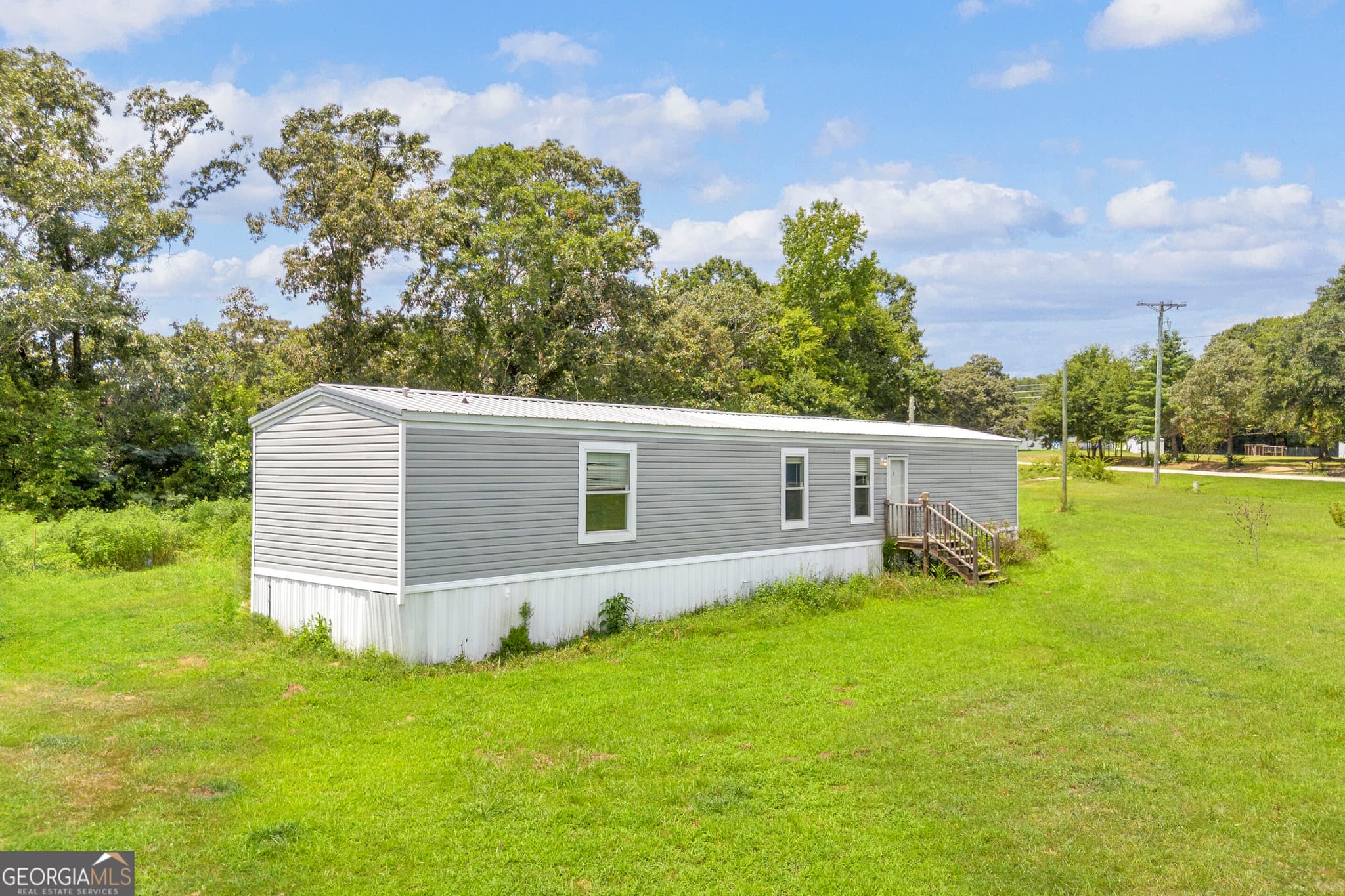3 bedroom, 2 bathroom, 1,152 sq ft single family residence for sale at 2159 Deep Creek Road, Dewy Rose, GA 30634 — photo 3