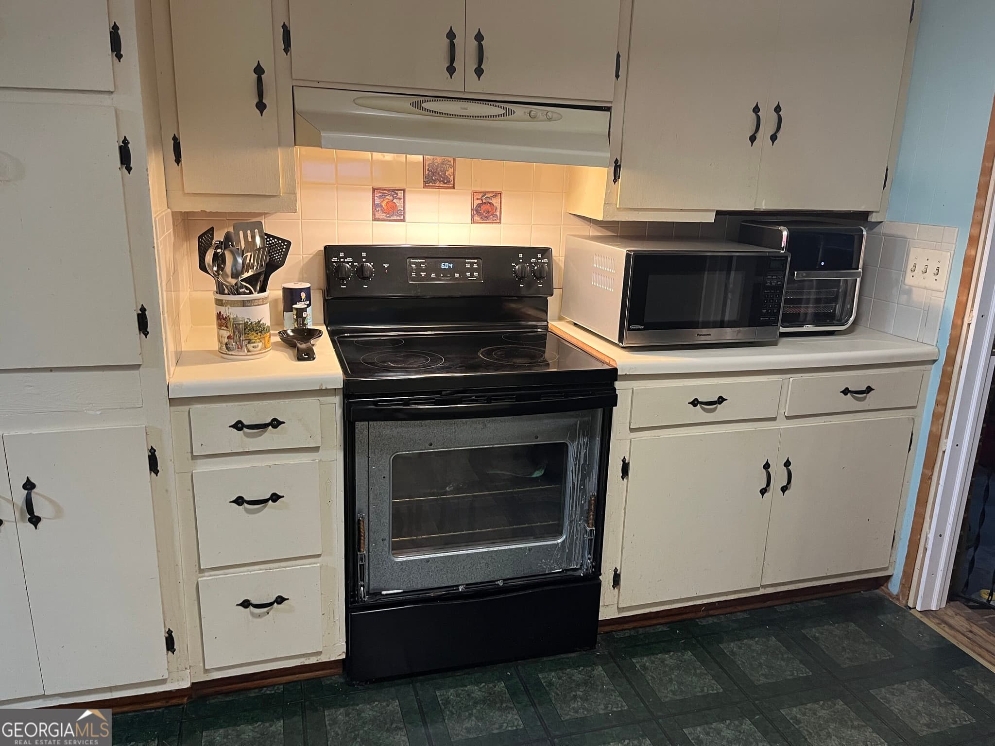 3 bedroom, 1.5 bathroom, 1,416 sq ft single family residence for sale at 455 Pebblebrook Road, Woodbury, GA 30293 — photo 5