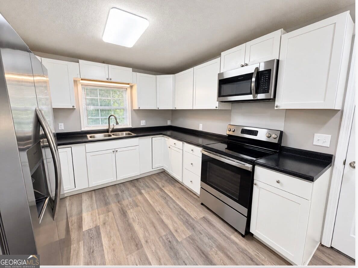 4 bedroom, 2 bathroom, 1,176 sq ft single family residence for sale at 177 W Brazell Street, Reidsville, GA 30453 — photo 3