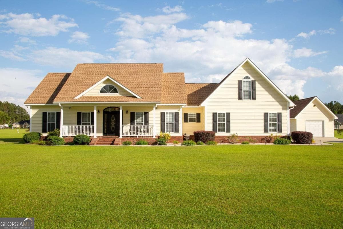 3 bedroom, 2.5 bathroom, 2,519 sq ft single family residence sold at 1311 Whitney Lake Road, Blackshear, GA 31516