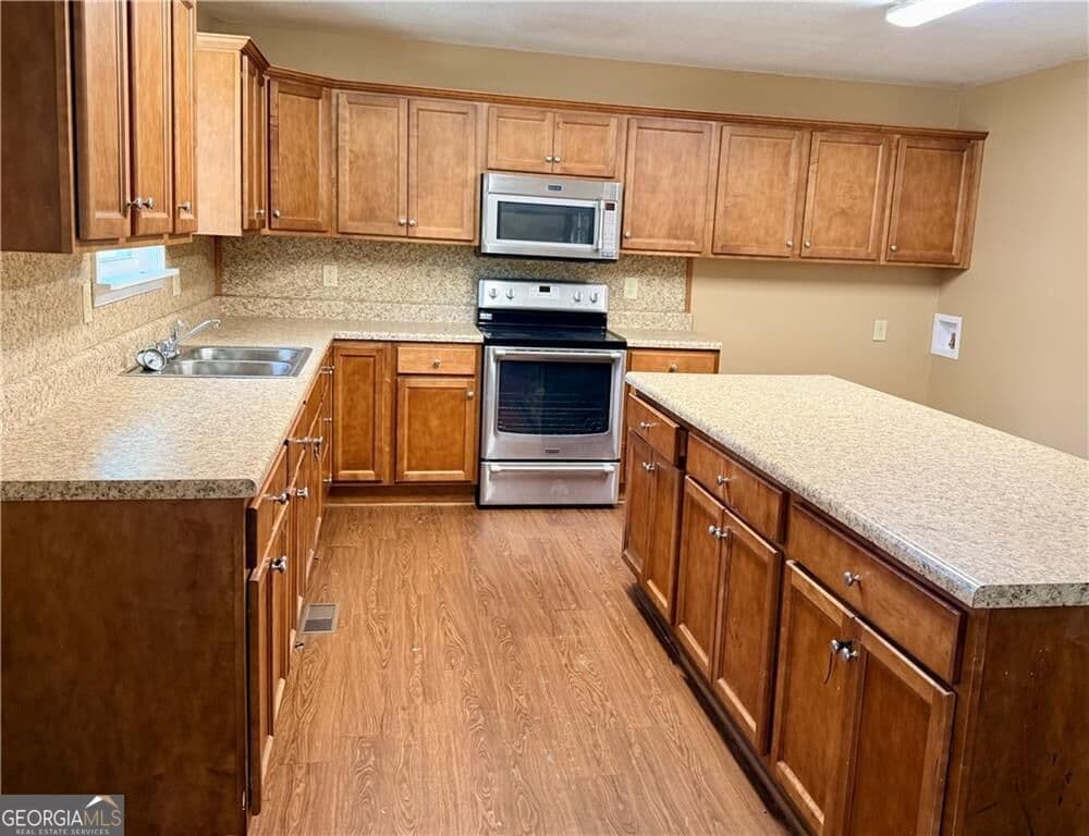 2 bedroom, 1.5 bathroom, 1,188 sq ft single family residence for sale at 335 Craigtown Road, Calhoun, GA 30701 — photo 3