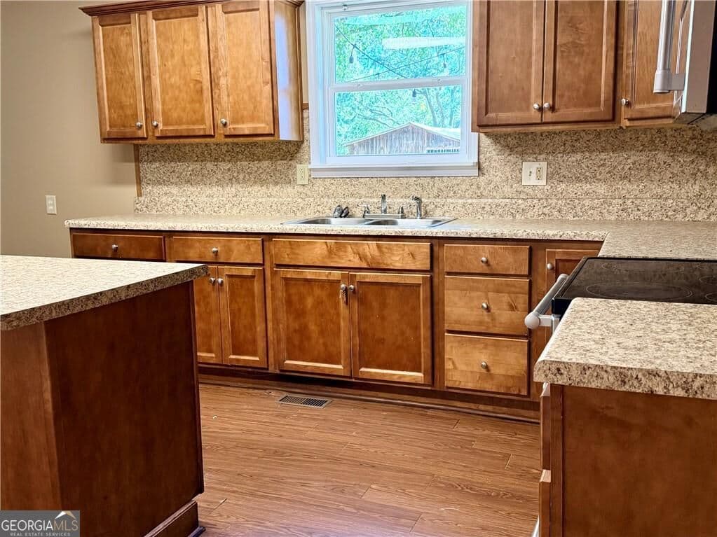 2 bedroom, 1.5 bathroom, 1,188 sq ft single family residence for sale at 335 Craigtown Road, Calhoun, GA 30701 — photo 5