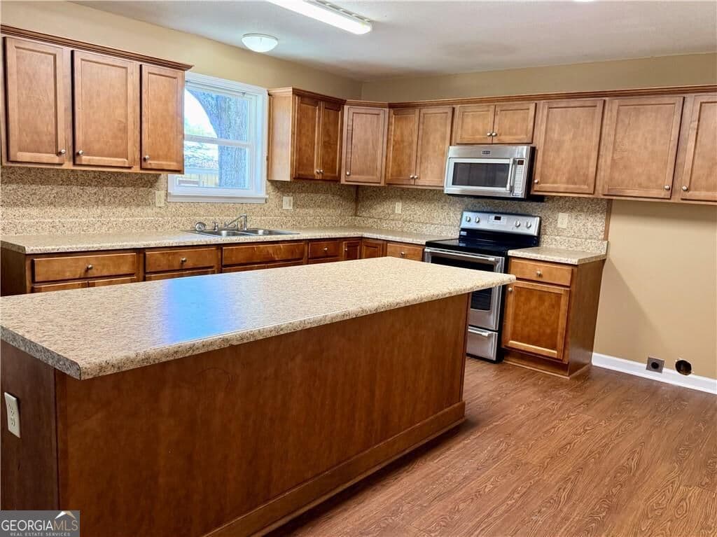 2 bedroom, 1.5 bathroom, 1,188 sq ft single family residence for sale at 335 Craigtown Road, Calhoun, GA 30701 — photo 4