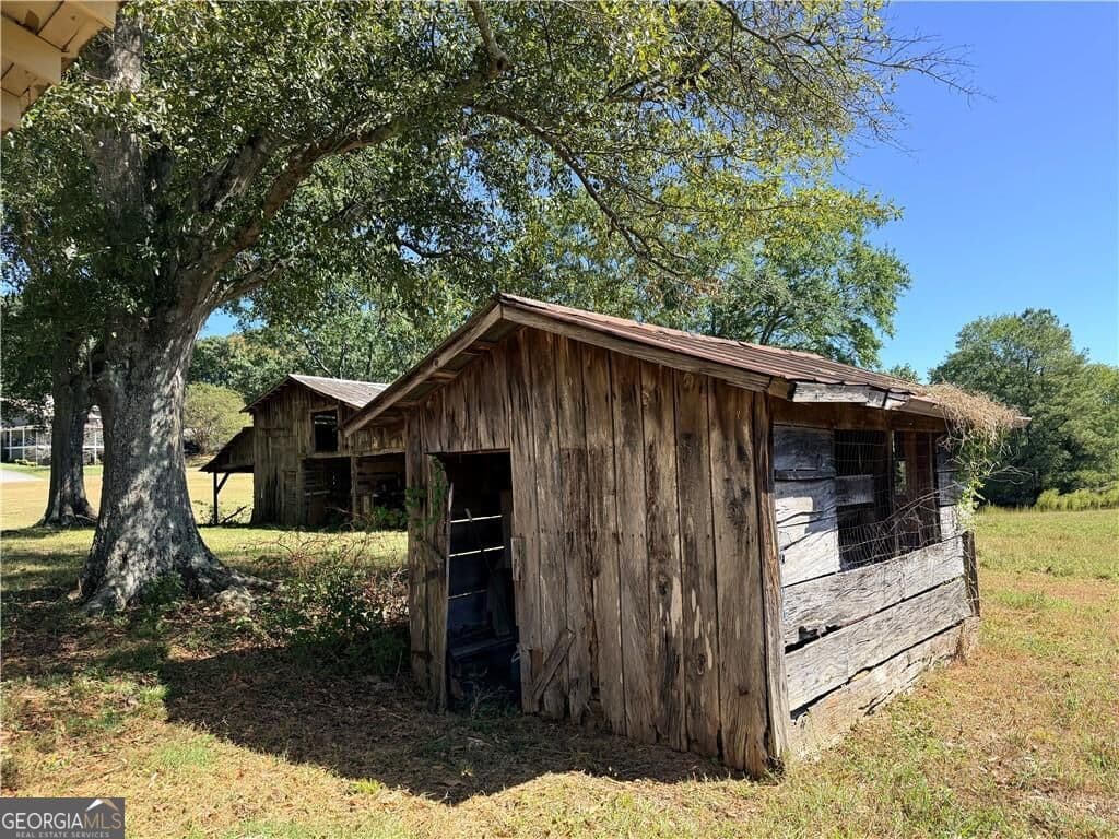 2 bedroom, 1.5 bathroom, 1,188 sq ft single family residence for sale at 335 Craigtown Road, Calhoun, GA 30701 — photo 8