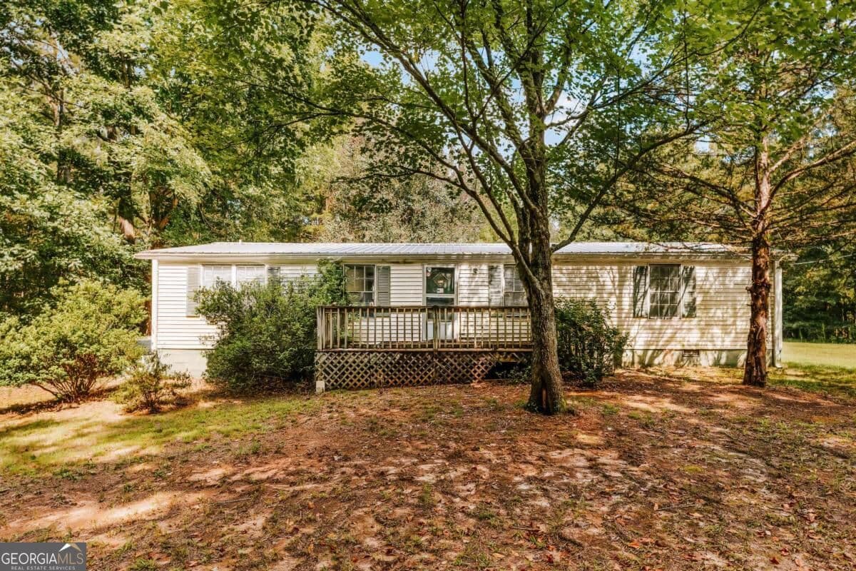 3 bedroom, 2 bathroom, 1,200 sq ft single family residence for sale at 111 Johnson Road, Lexington, GA 30648