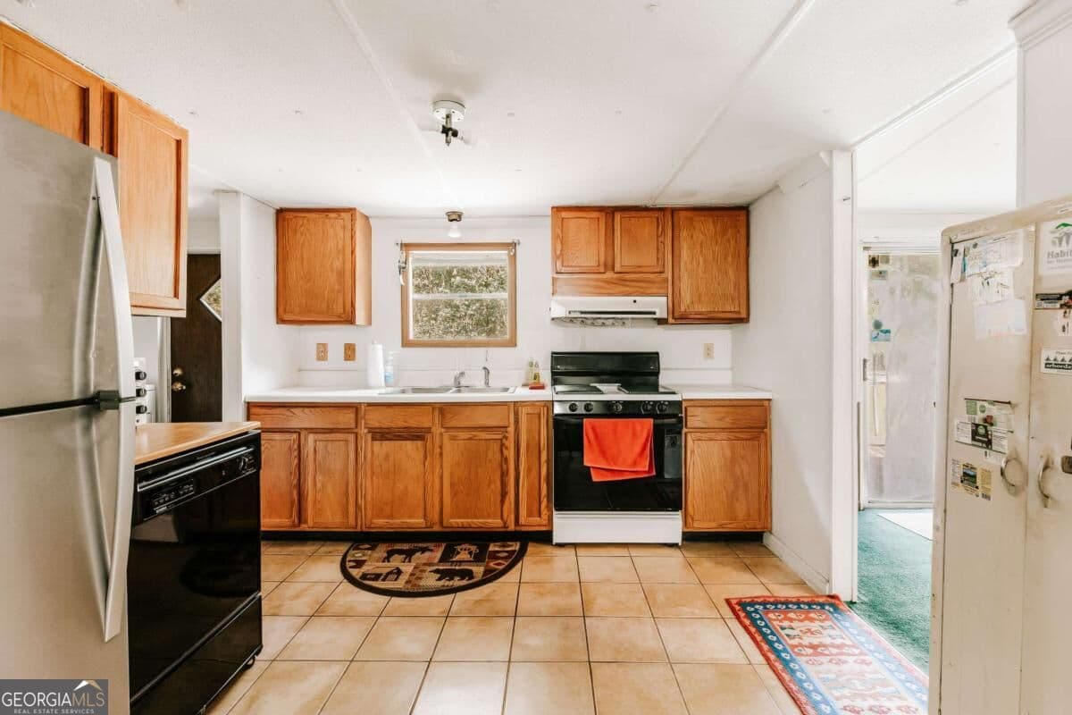 3 bedroom, 2 bathroom, 1,200 sq ft single family residence for sale at 111 Johnson Road, Lexington, GA 30648 — photo 5