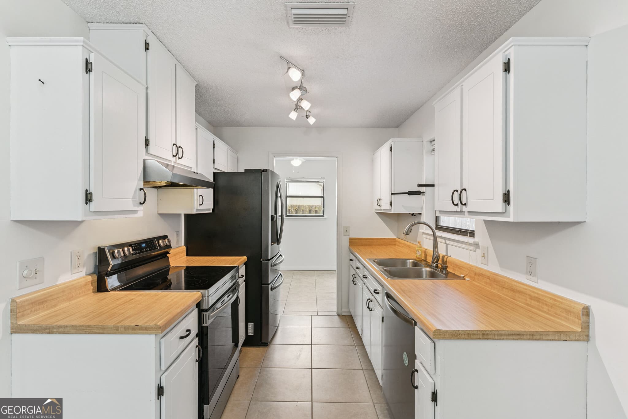 3 bedroom, 2 bathroom, 1,232 sq ft single family residence for sale at 158 Dogwood Circle, St. Marys, GA 31558 — photo 7