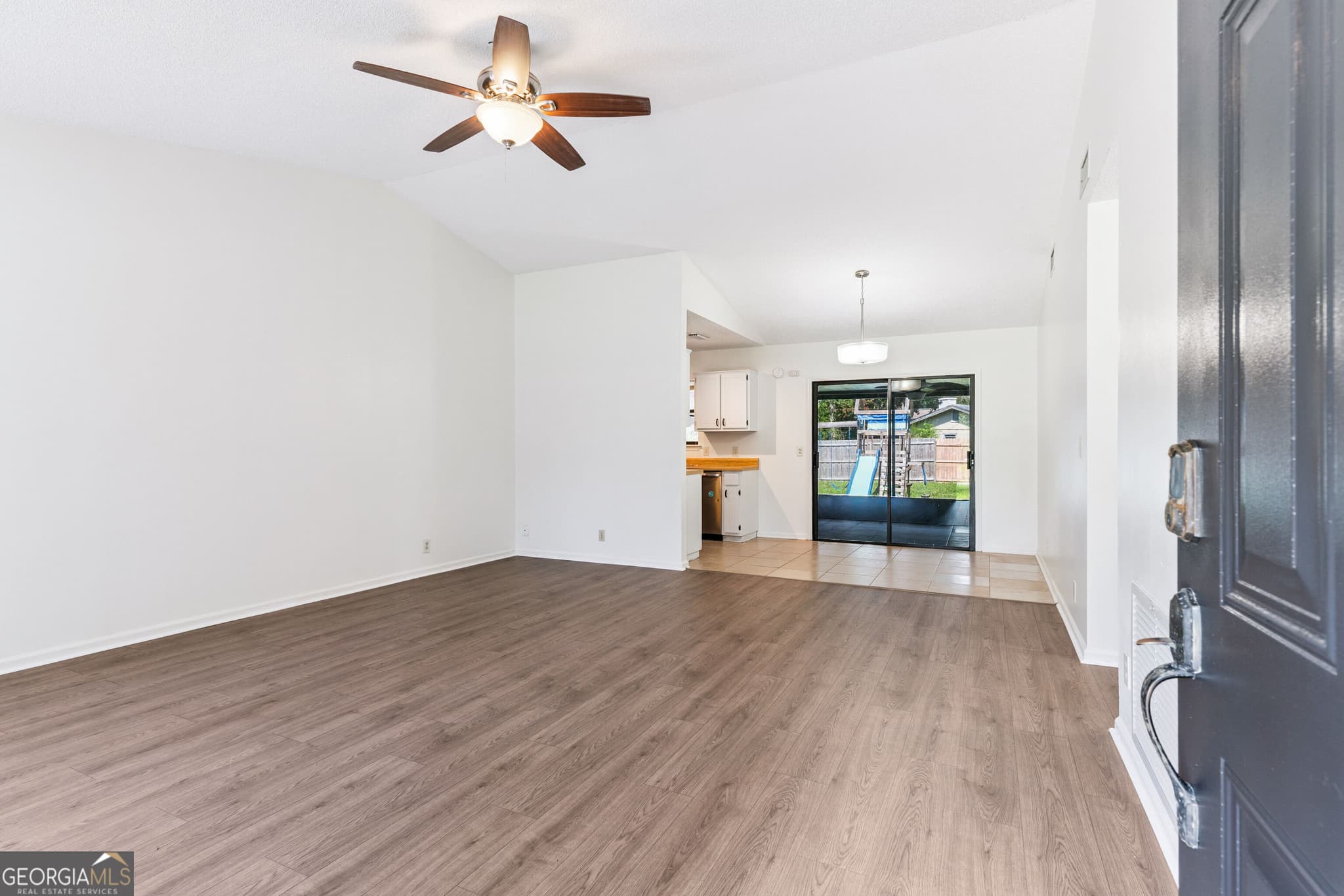 3 bedroom, 2 bathroom, 1,232 sq ft single family residence for sale at 158 Dogwood Circle, St. Marys, GA 31558 — photo 3