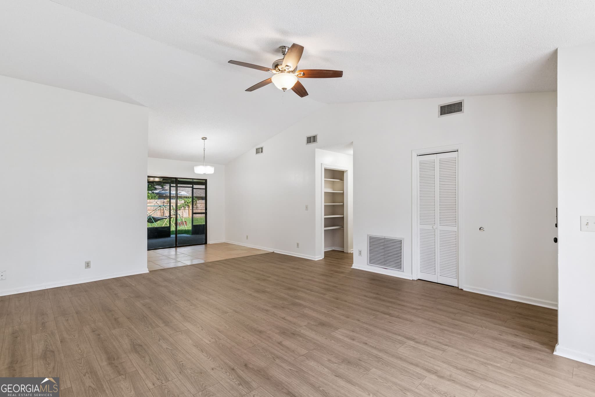 3 bedroom, 2 bathroom, 1,232 sq ft single family residence for sale at 158 Dogwood Circle, St. Marys, GA 31558 — photo 5