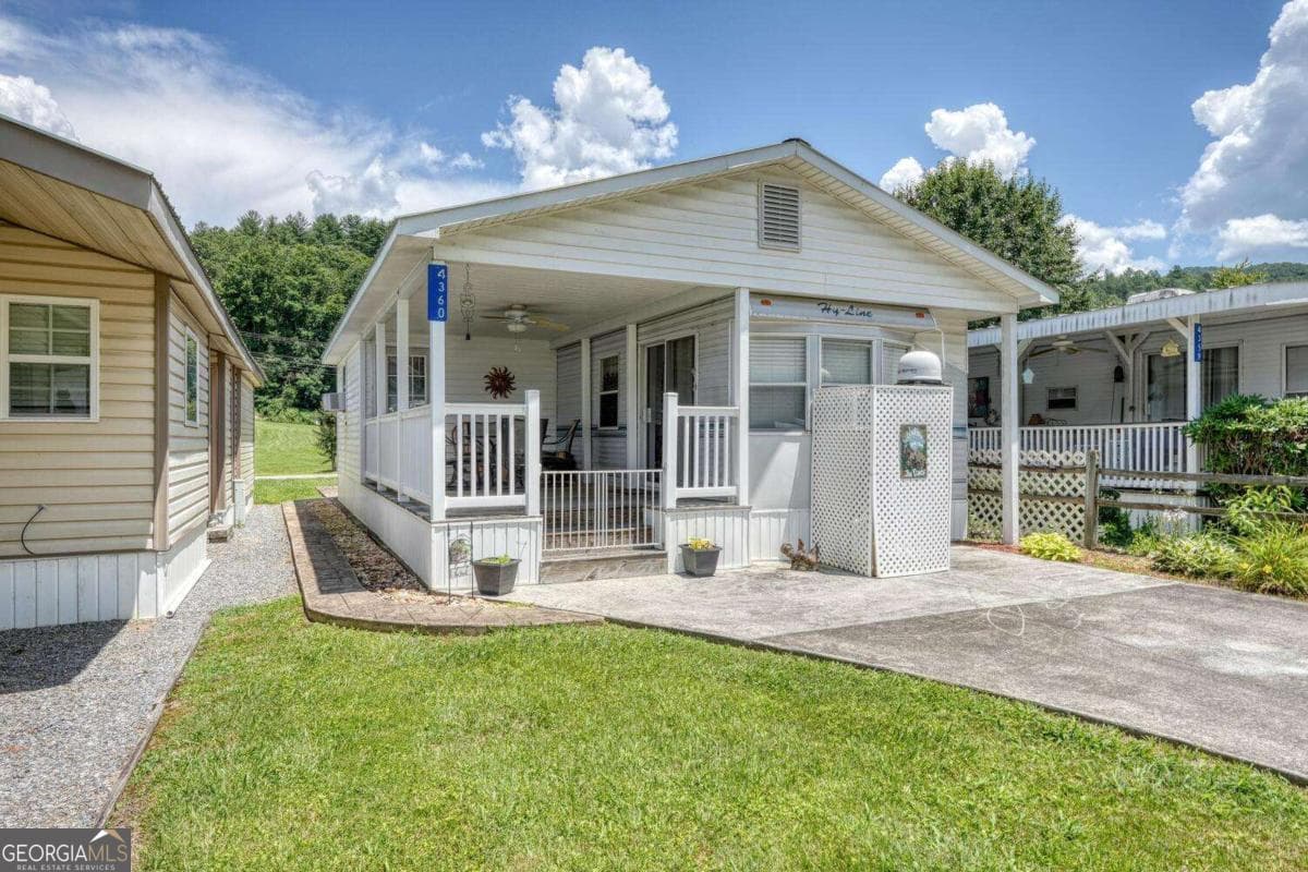 2 bedroom, 1.5 bathroom, 400 sq ft manufactured home,single family residence for sale at 4360 Riverbank Run, Hiawassee, GA 30546 — photo 2