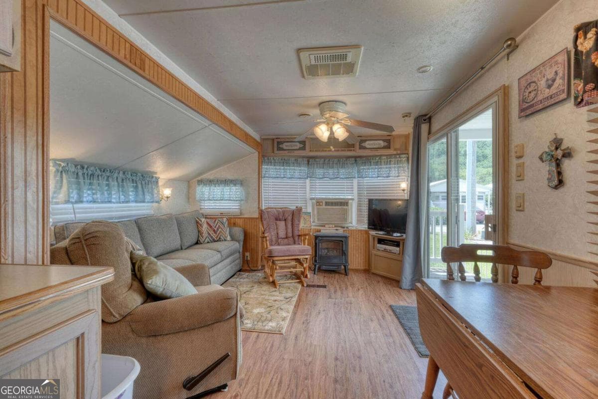 2 bedroom, 1.5 bathroom, 400 sq ft manufactured home,single family residence for sale at 4360 Riverbank Run, Hiawassee, GA 30546 — photo 7