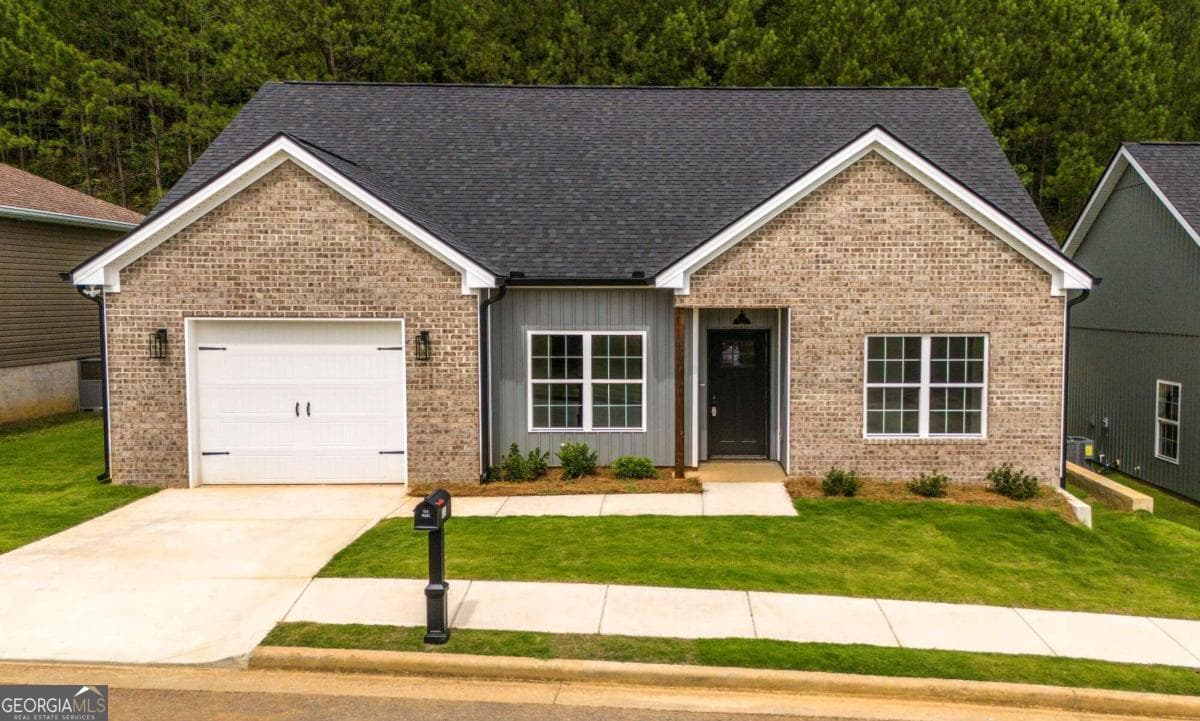 3 bedroom, 2 bathroom, 1,401 sq ft single family residence sold at 124 Lindy Lane, Oxford, AL 36203