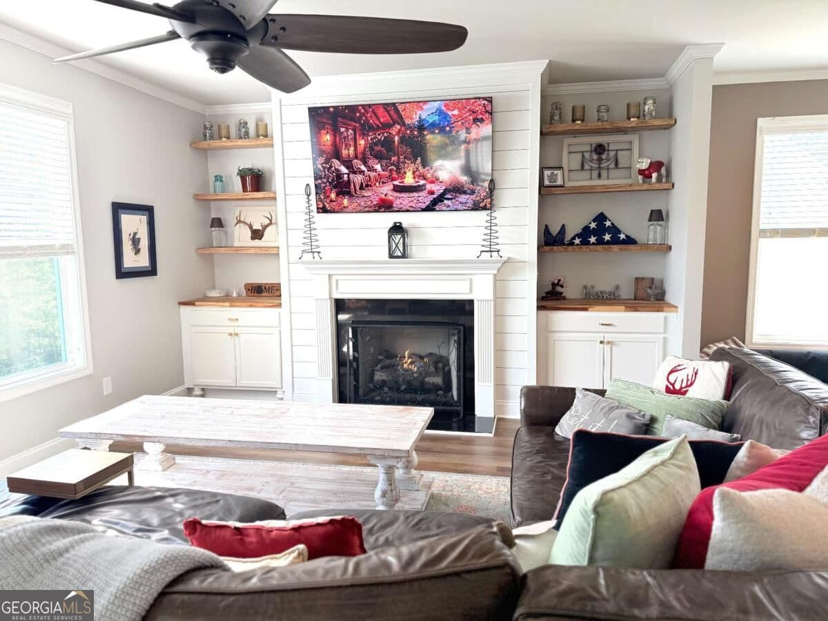 6 bedroom, 4 bathroom, 4,029 sq ft single family residence for sale at 4017 Windsor Trail, Gainesville, GA 30506 — photo 2