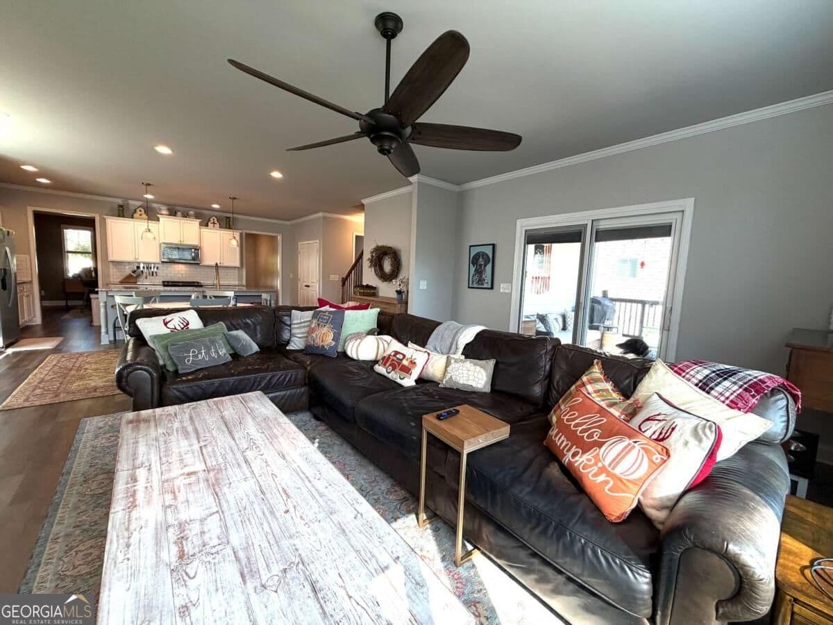 6 bedroom, 4 bathroom, 4,029 sq ft single family residence for sale at 4017 Windsor Trail, Gainesville, GA 30506 — photo 7