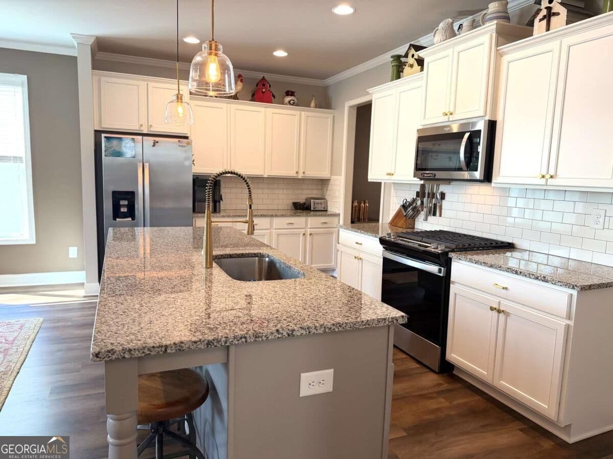 6 bedroom, 4 bathroom, 4,029 sq ft single family residence for sale at 4017 Windsor Trail, Gainesville, GA 30506 — photo 9