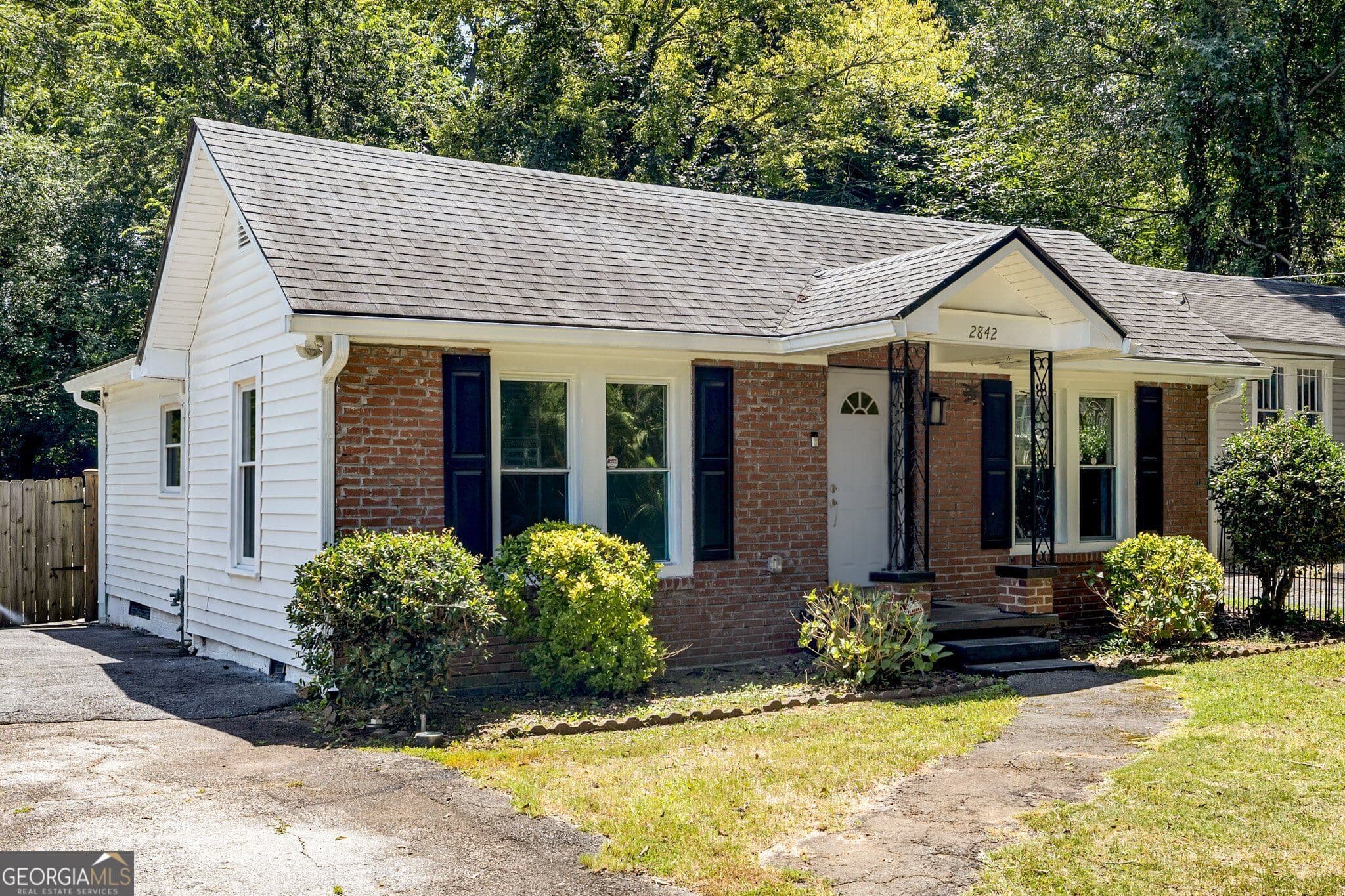 1 bedroom, 1.5 bathroom, 891 sq ft single family residence for sale at 2842 Grand Avenue, Atlanta, GA 30315 — photo 3