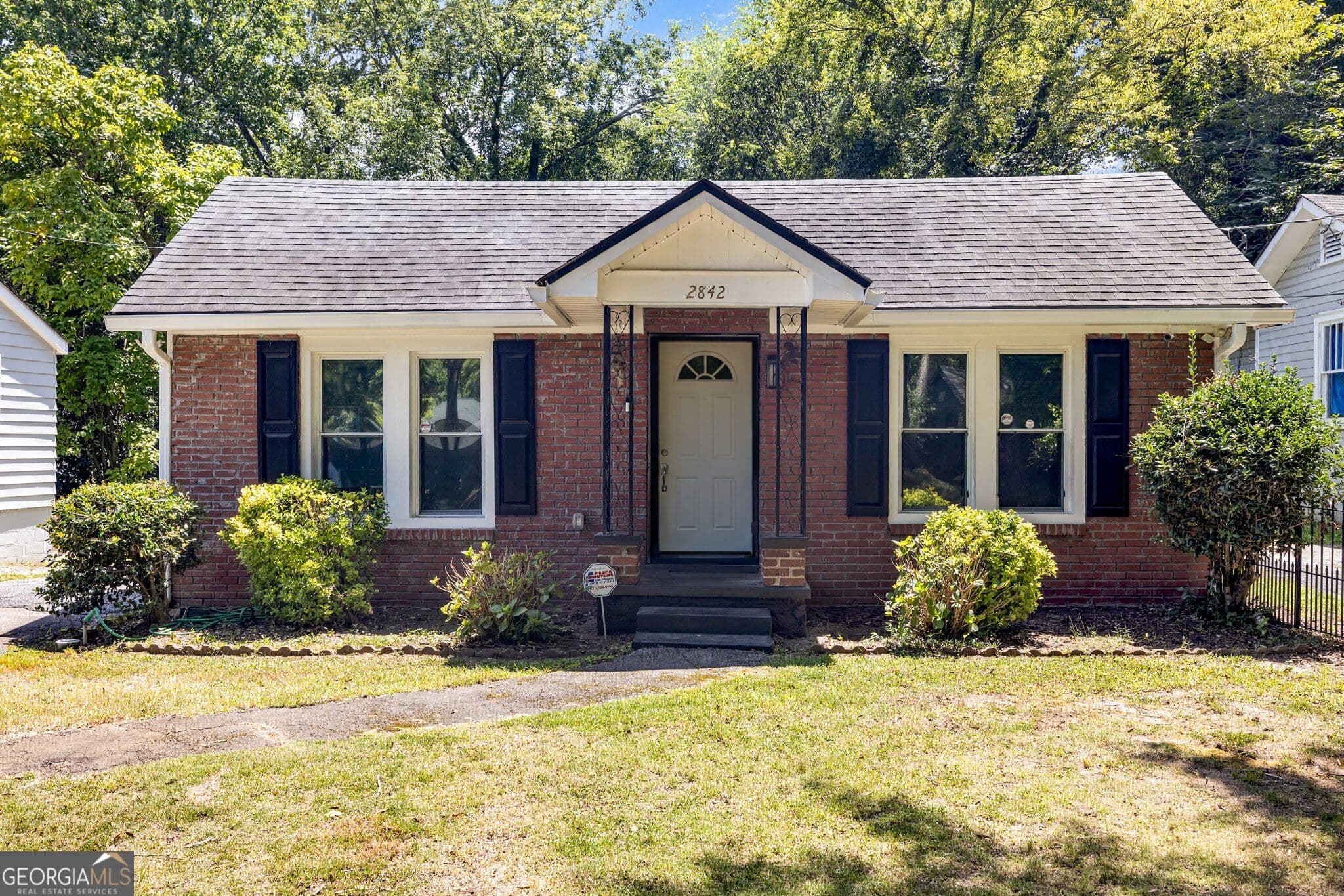 1 bedroom, 1.5 bathroom, 891 sq ft single family residence for sale at 2842 Grand Avenue, Atlanta, GA 30315 — photo 1 of 23