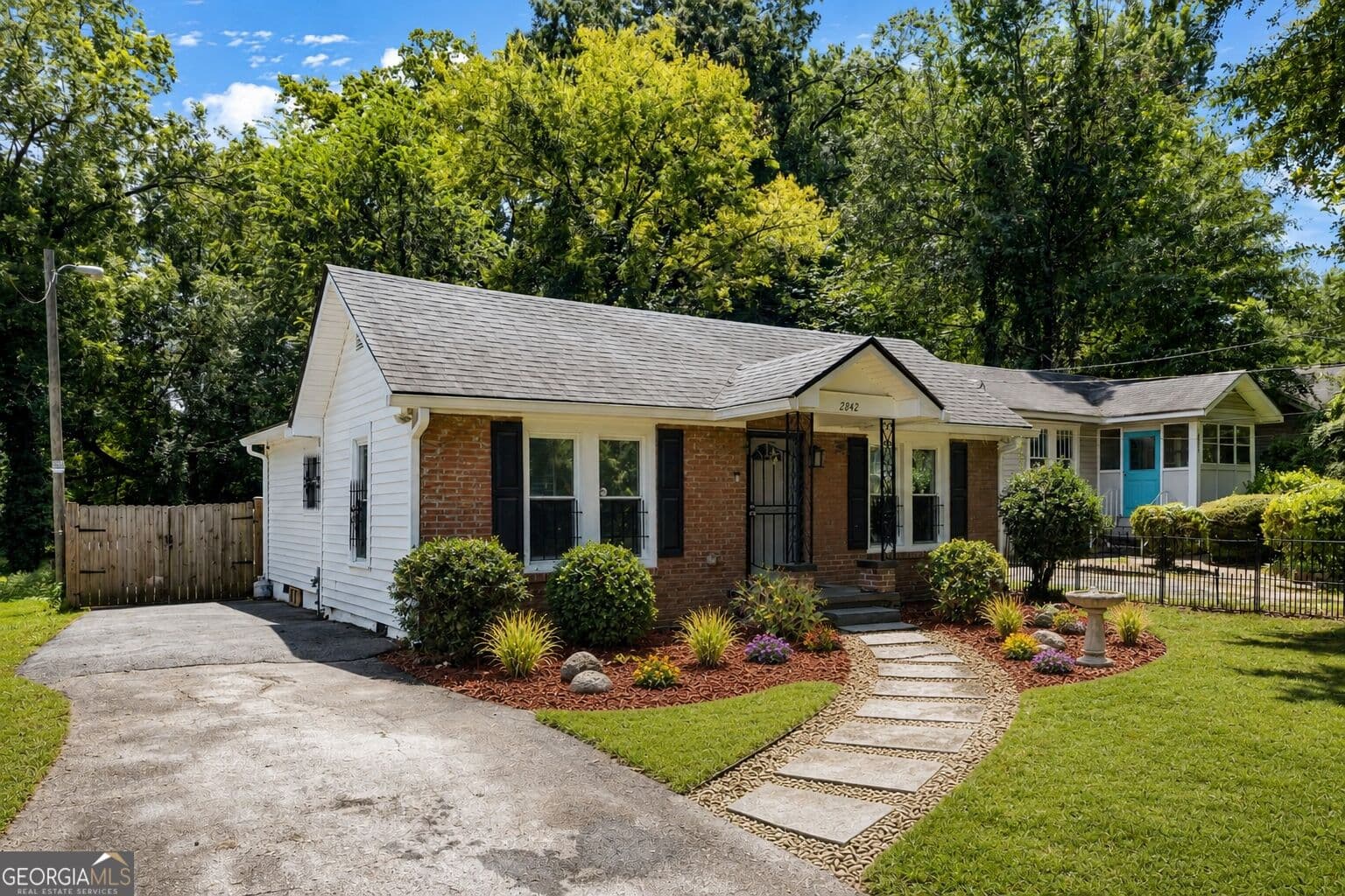1 bedroom, 1.5 bathroom, 891 sq ft single family residence for sale at 2842 Grand Avenue, Atlanta, GA 30315 — photo 4