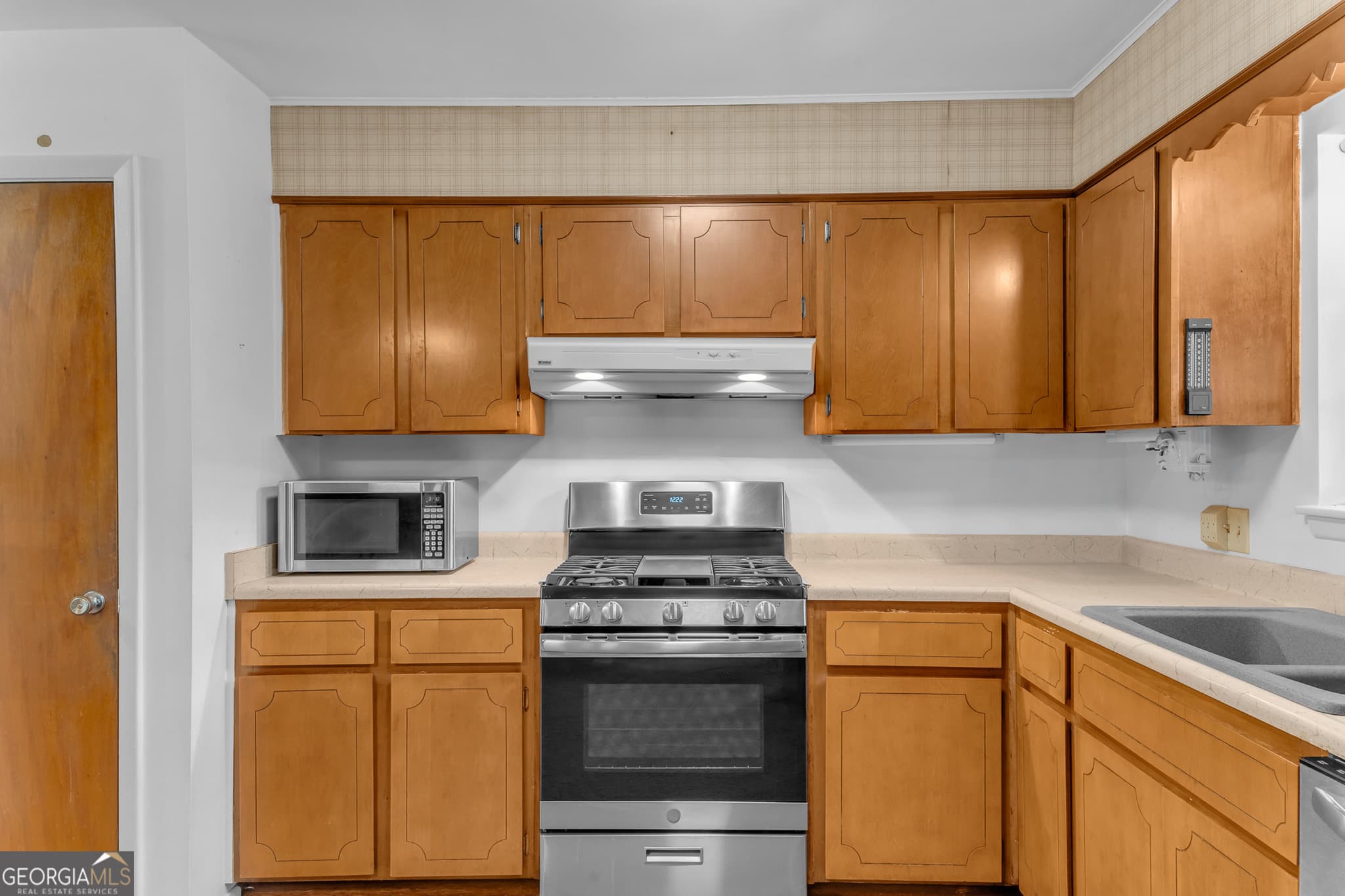 3 bedroom, 2 bathroom, 1,774 sq ft single family residence for sale at 13107 Hermitage Road, Savannah, GA 31419 — photo 6