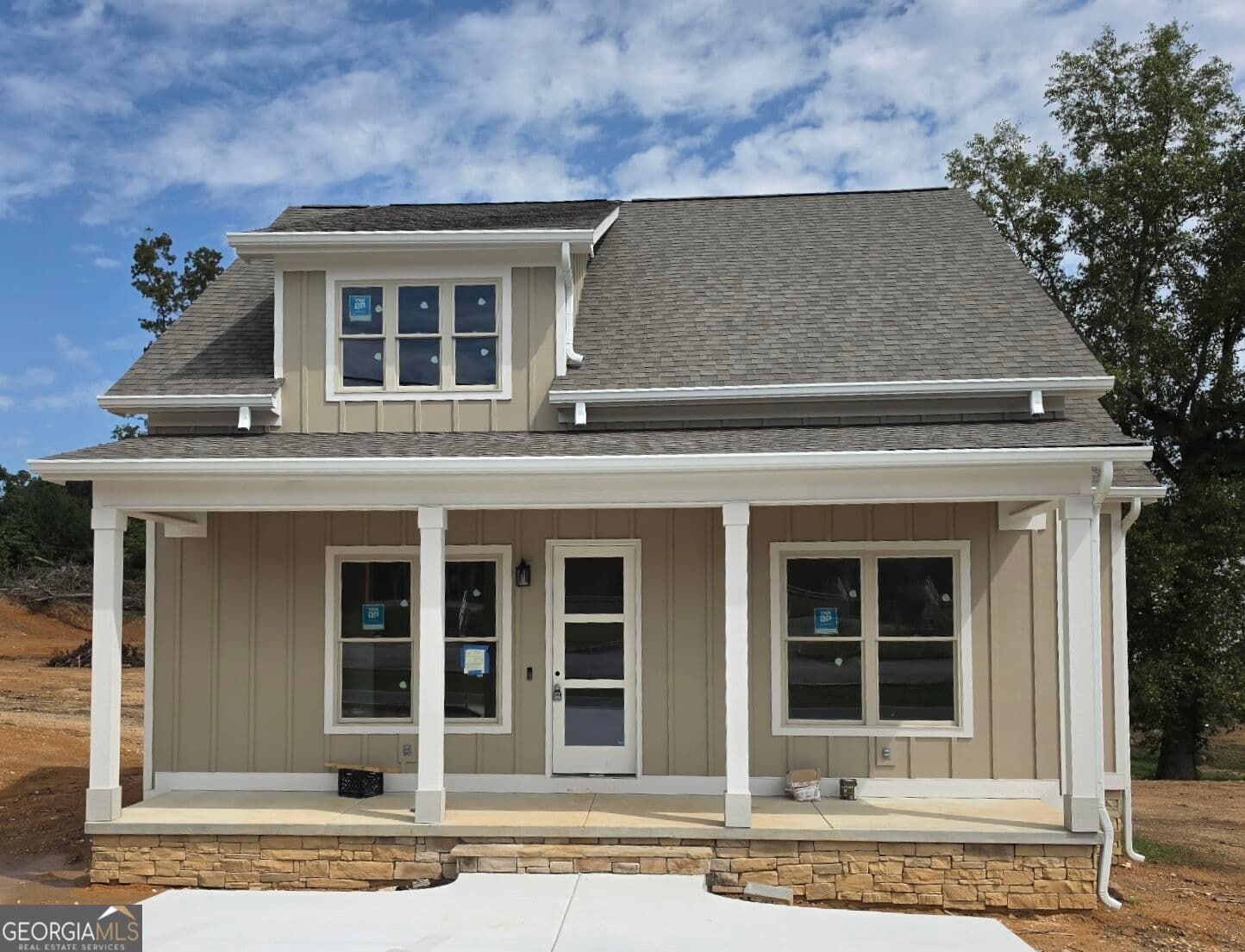 2 bedroom, 2 bathroom, 1,342 sq ft single family residence for sale at 302 Thomas Road, Fort Oglethorpe, GA 30742