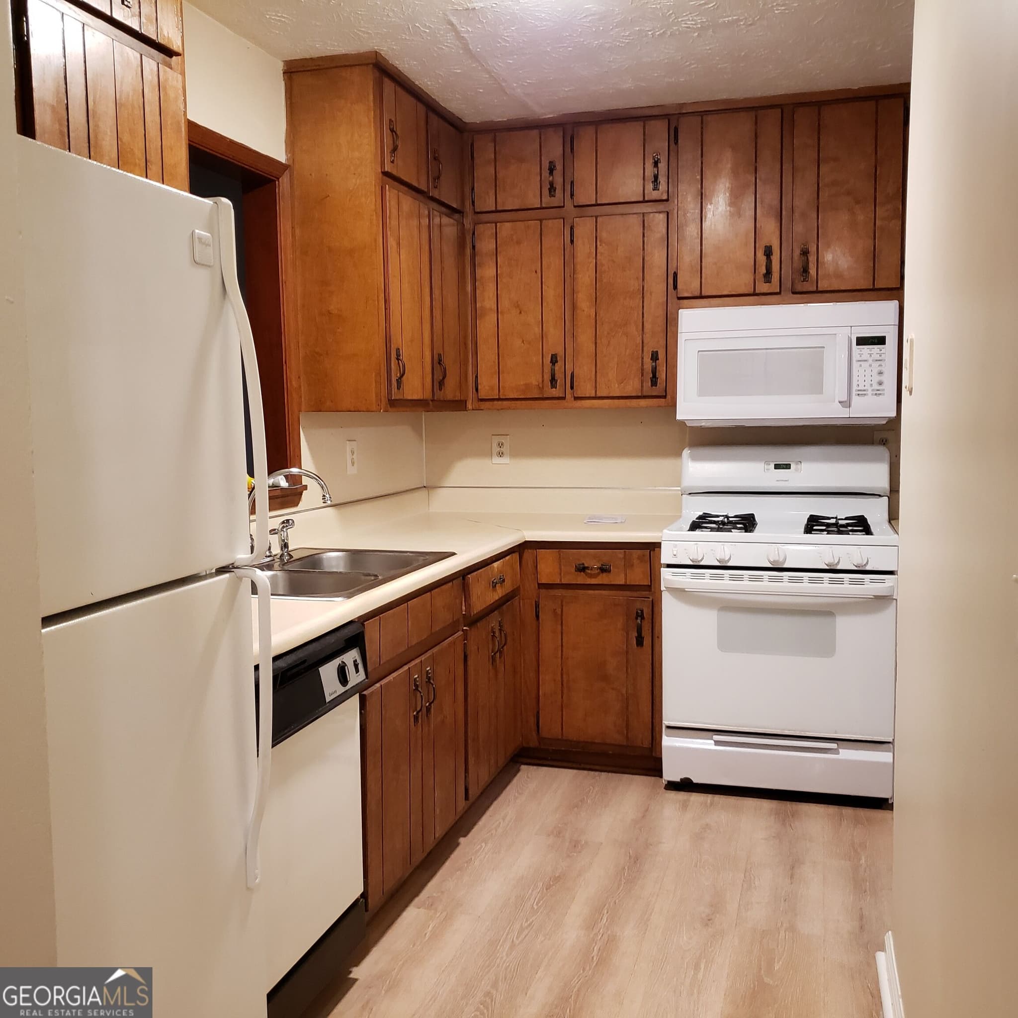 2 bedroom, 2.5 bathroom, 1,200 sq ft townhouse for rent at 5871 N Castlegate Drive A, Atlanta, GA 30349 for $1,500 a month — photo 6