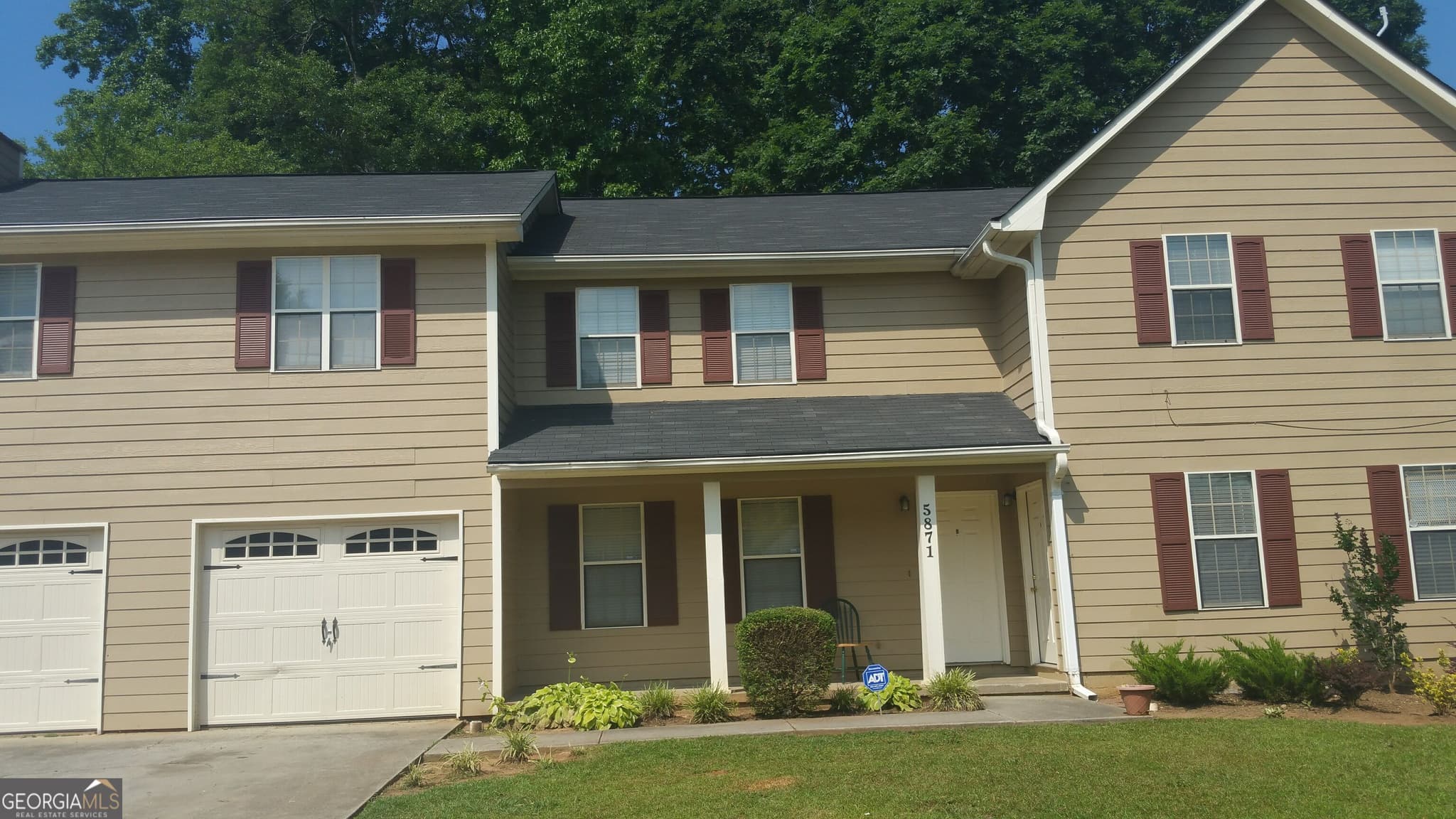 2 bedroom, 2.5 bathroom, 1,200 sq ft townhouse for rent at 5871 N Castlegate Drive A, Atlanta, GA 30349 for $1,500 a month — photo 1 of 13