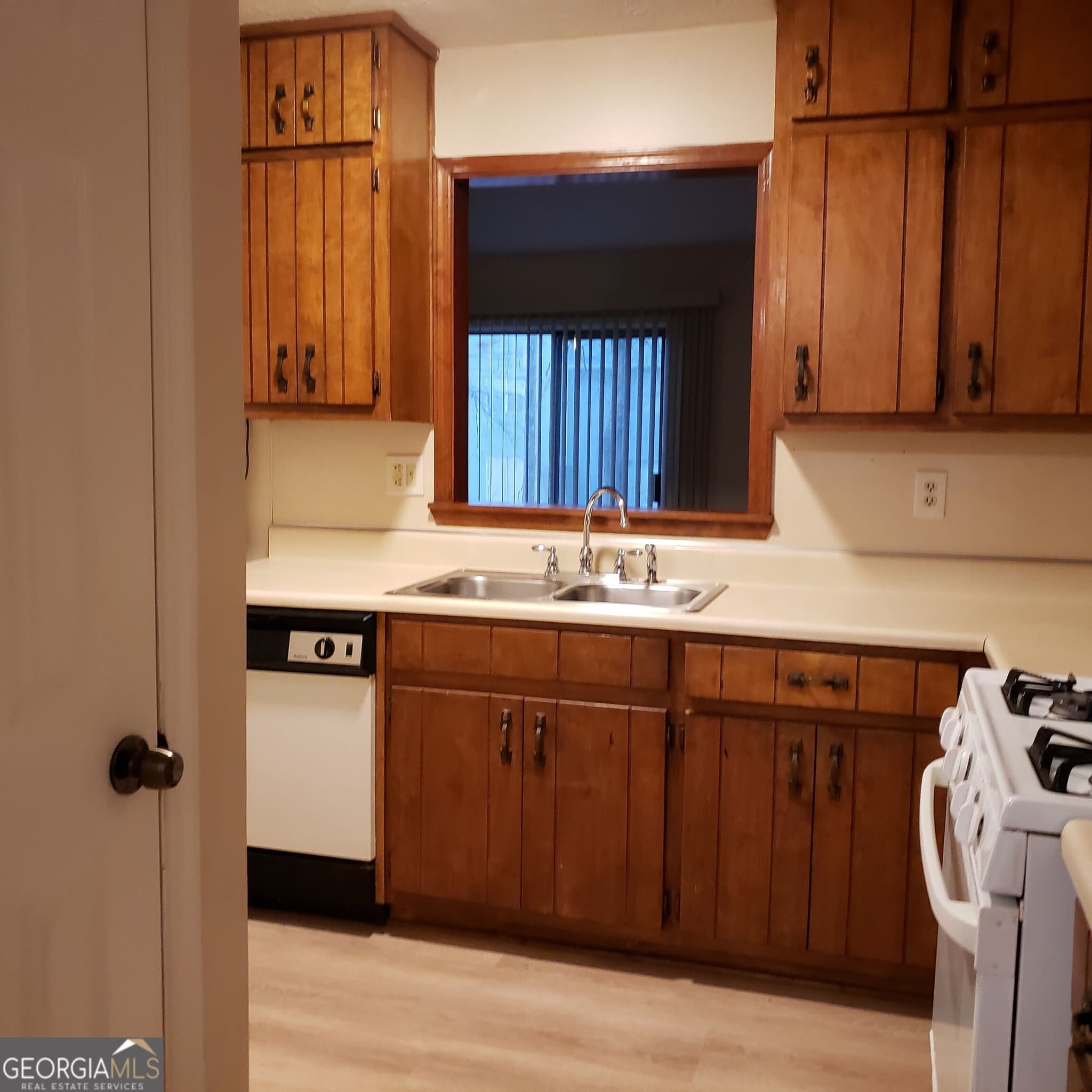 2 bedroom, 2.5 bathroom, 1,200 sq ft townhouse for rent at 5871 N Castlegate Drive A, Atlanta, GA 30349 for $1,500 a month — photo 5
