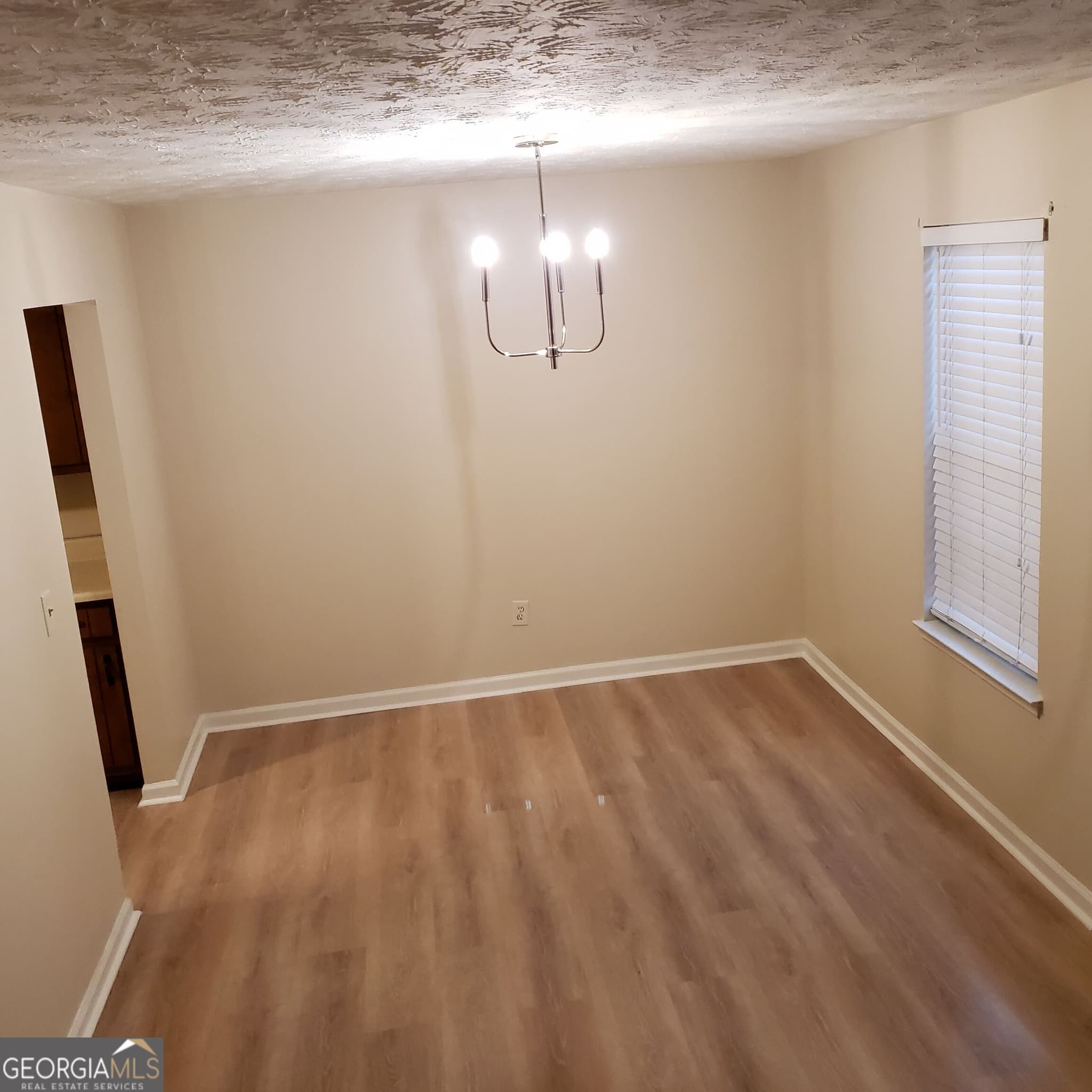 2 bedroom, 2.5 bathroom, 1,200 sq ft townhouse for rent at 5871 N Castlegate Drive A, Atlanta, GA 30349 for $1,500 a month — photo 4