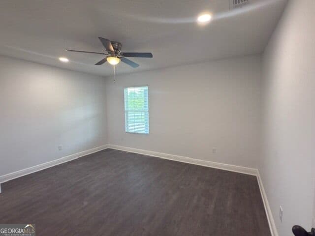 3 bedroom, 2 bathroom, 1,536 sq ft single family residence for sale at 5495 Old Waynesville Road, Waynesville, GA 31566 — photo 4