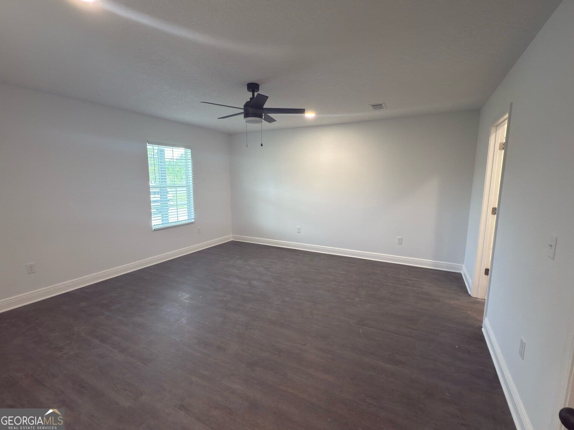 3 bedroom, 2 bathroom, 1,536 sq ft single family residence for sale at 5495 Old Waynesville Road, Waynesville, GA 31566 — photo 8