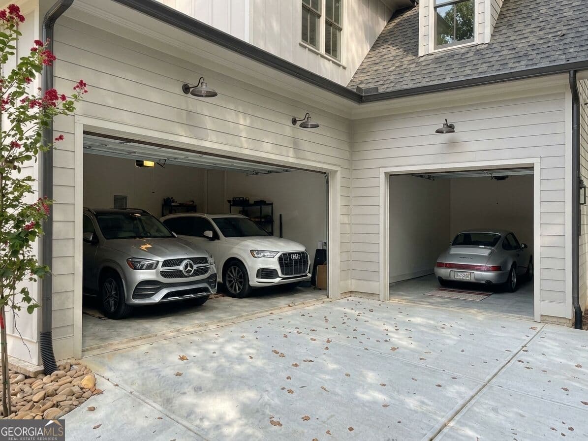 6 bedroom, 5.5 bathroom, 5,000 sq ft single family residence for rent at 1886 Timothy Drive, Atlanta, GA 30329 for $10,000 a month — photo 2