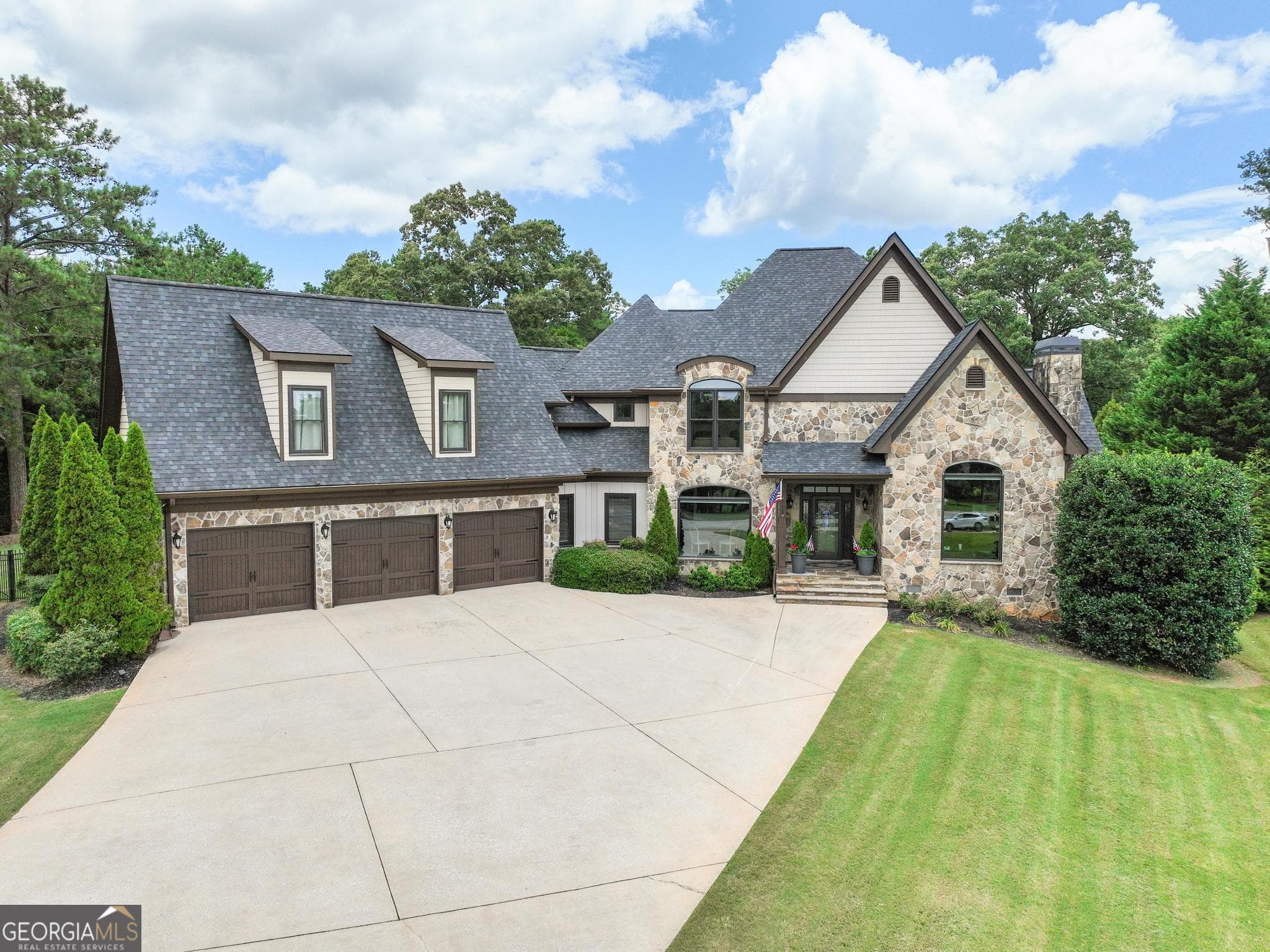 4 bedroom, 3.5 bathroom, 4,600 sq ft single family residence sold at 301 Noah Place, Mcdonough, GA 30252