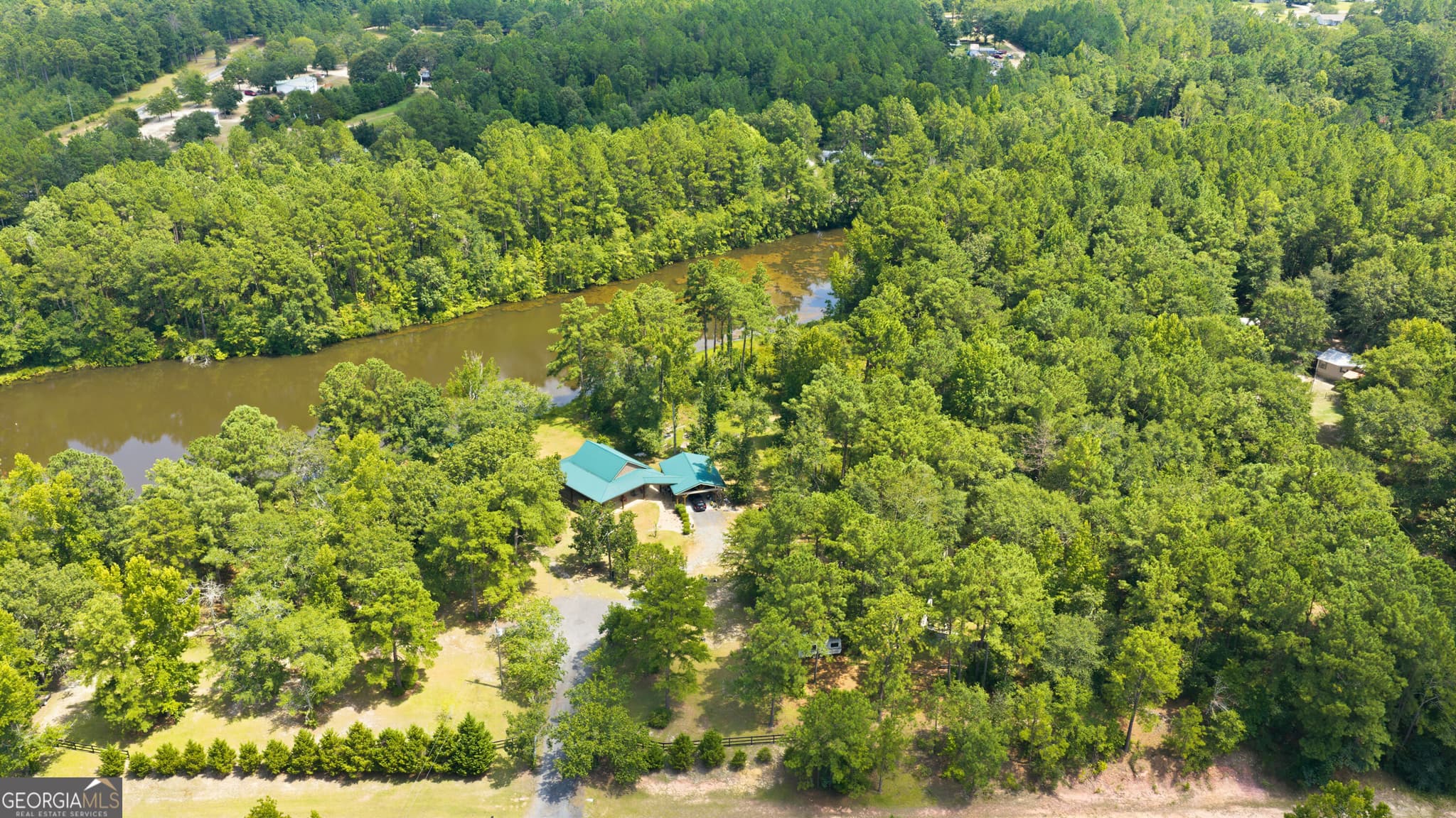 3 bedroom, 3 bathroom, 2,832 sq ft cabin,single family residence for sale at 123 Anchor Point, Cochran, GA 31014 — photo 2
