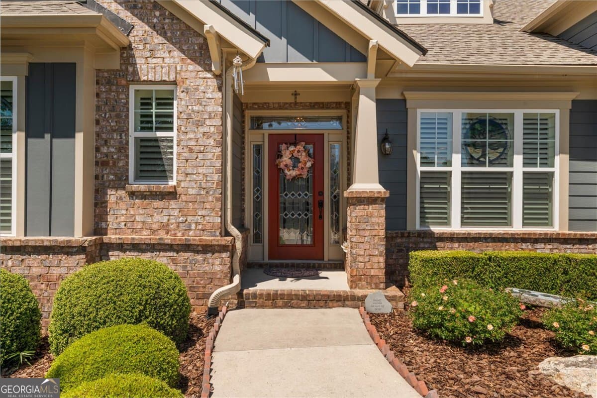 3 bedroom, 2.5 bathroom, 2,932 sq ft single family residence for sale at 3768 Golden Leaf Point, Gainesville, GA 30504 — photo 3