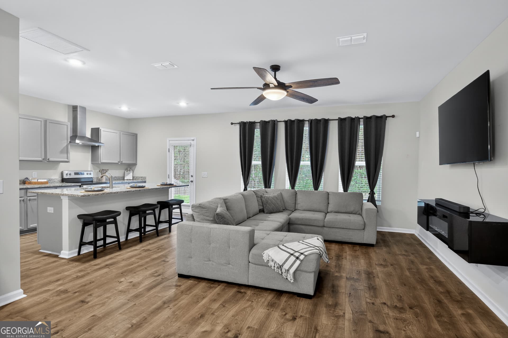 3 bedroom, 2.5 bathroom, 2,092 sq ft single family residence under contract at 312 Serengeti Boulevard, Pooler, GA 31322 — photo 4