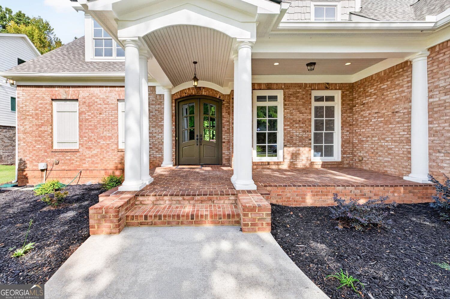 5 bedroom, 4.5 bathroom, 4,388 sq ft single family residence for sale at 9145 Greenway Court, Gainesville, GA 30506 — photo 4