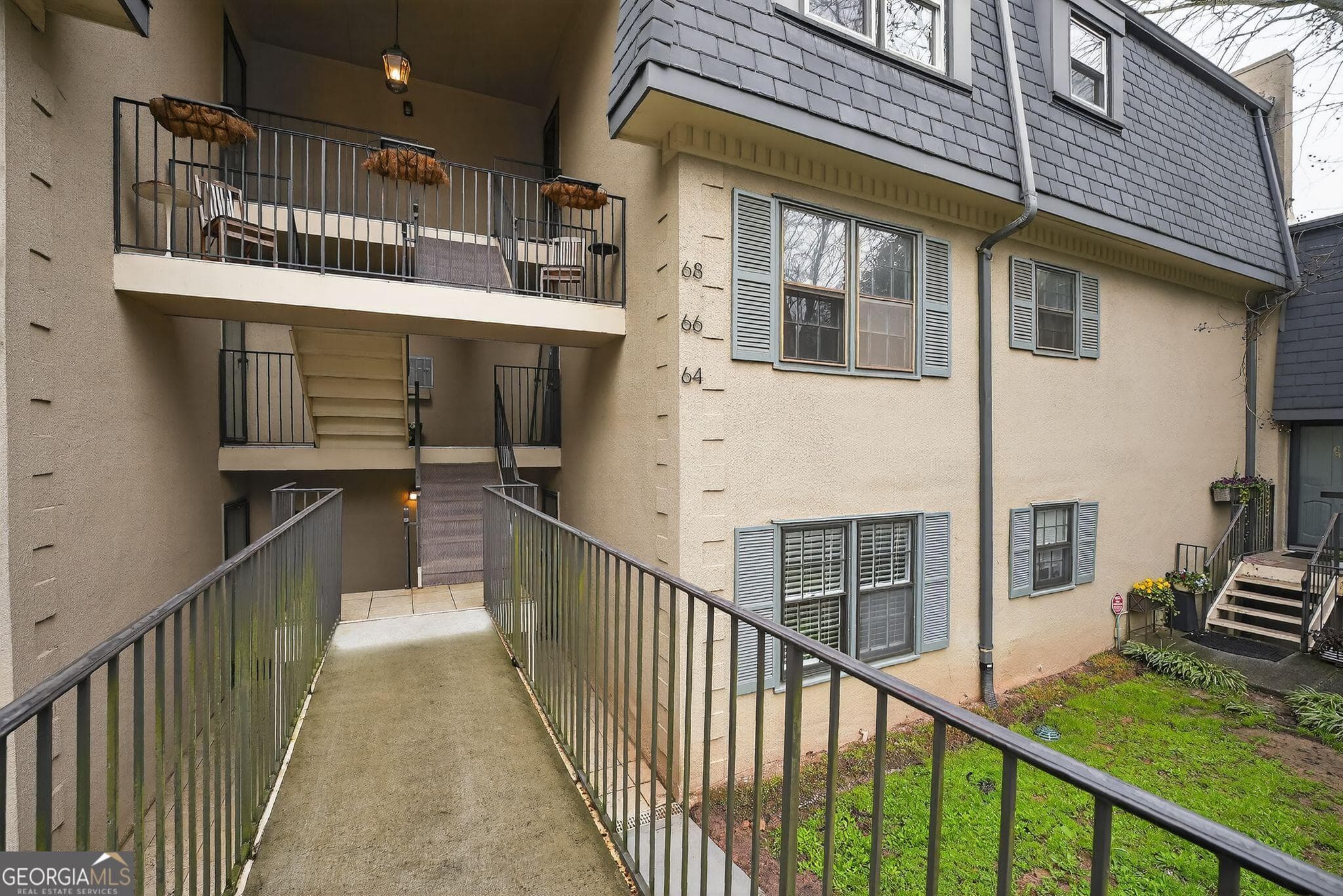 2 bedroom, 2 bathroom, 1,127 sq ft condominium for sale at 68 Montre Square, Atlanta, GA 30327 — photo 1 of 16