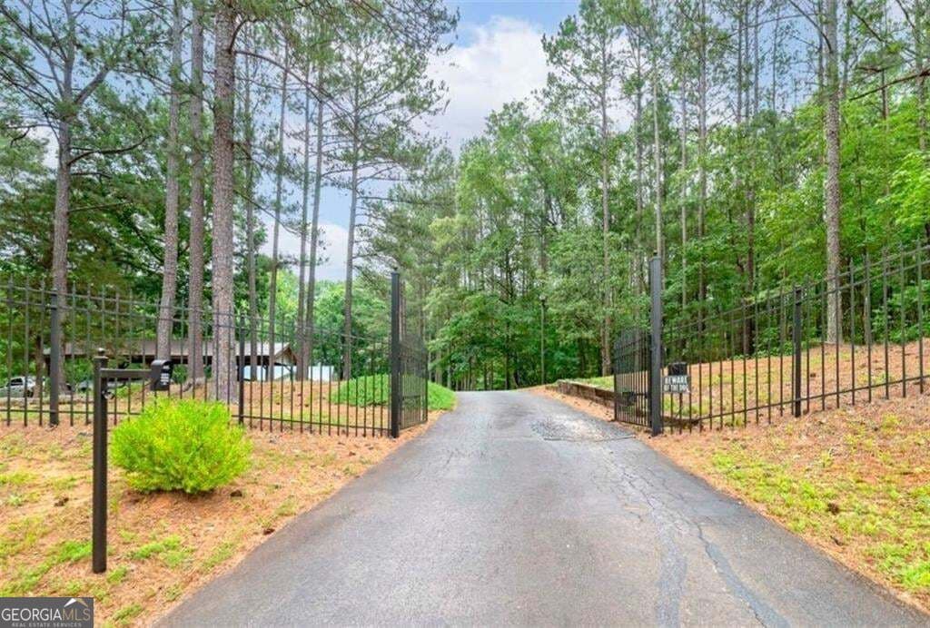 3 bedroom, 2.5 bathroom, 3,788 sq ft single family residence for sale at 1145 Jackson Lake Road, Jackson, GA 30233 — photo 4