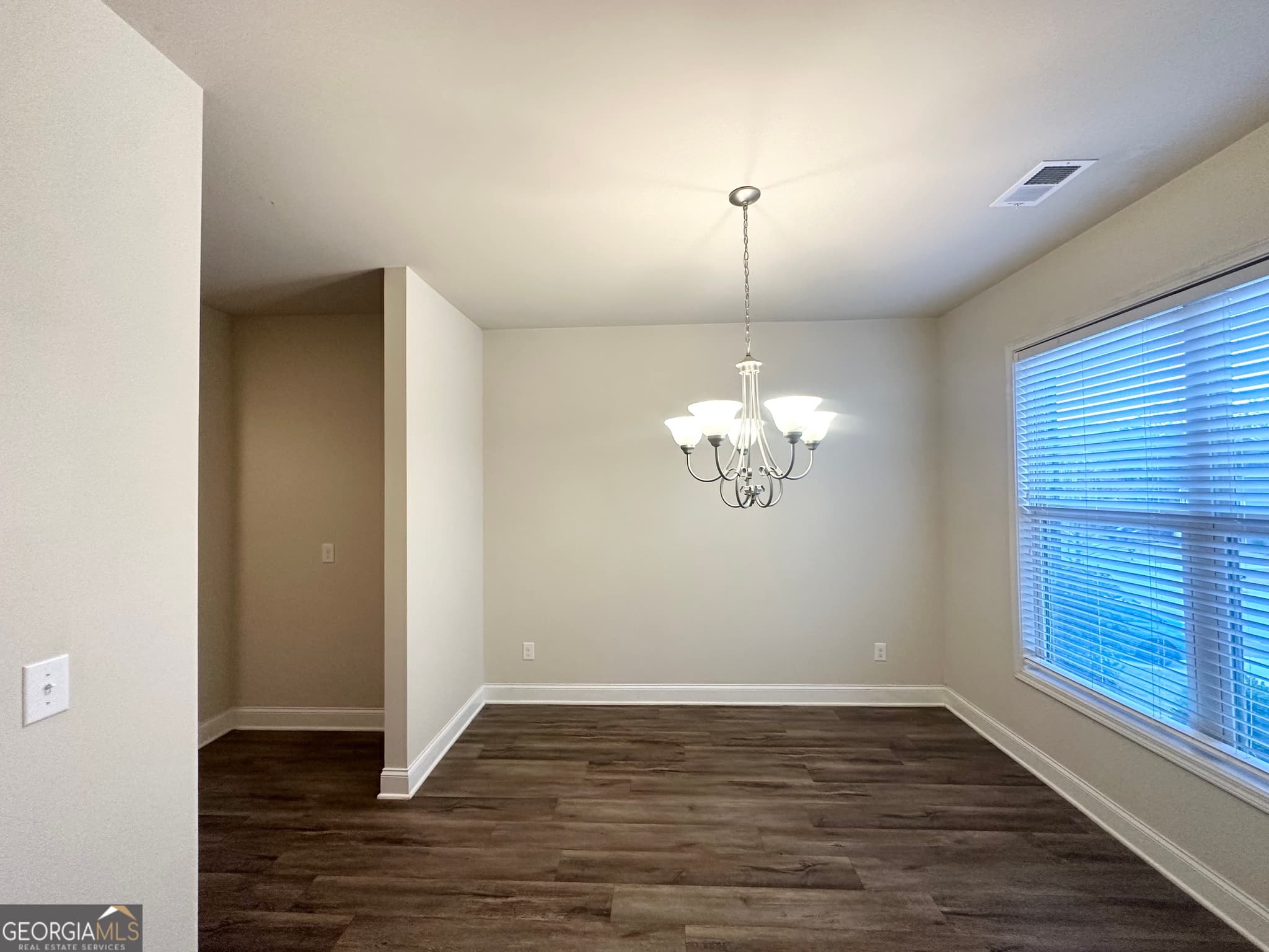 4 bedroom, 2.5 bathroom, 2,301 sq ft single family residence for sale at 354 Dublin Way, Dallas, GA 30132 — photo 2