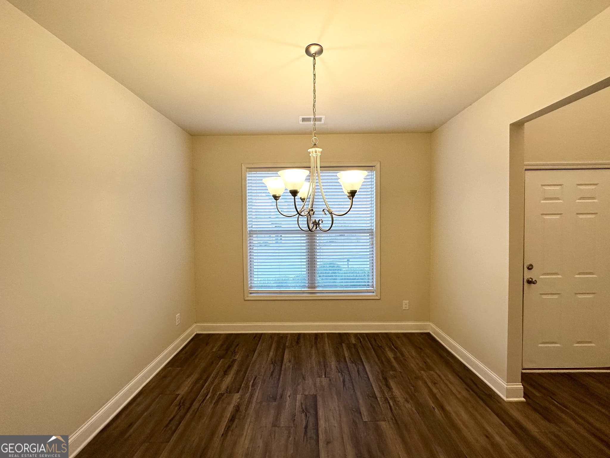 4 bedroom, 2.5 bathroom, 2,301 sq ft single family residence for sale at 354 Dublin Way, Dallas, GA 30132 — photo 5