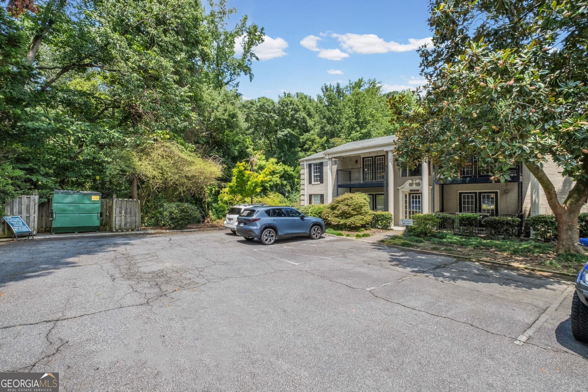 1 bedroom, 1 bathroom, 810 sq ft condominium for sale at 3613 Essex Avenue 60, Atlanta, GA 30339 — photo 2