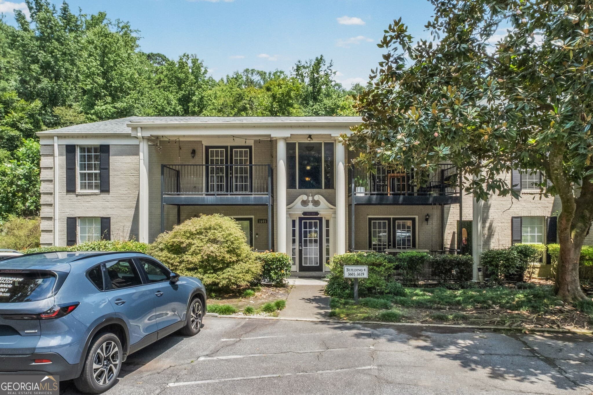 1 bedroom, 1 bathroom, 810 sq ft condominium for sale at 3613 Essex Avenue 60, Atlanta, GA 30339 — photo 1 of 35