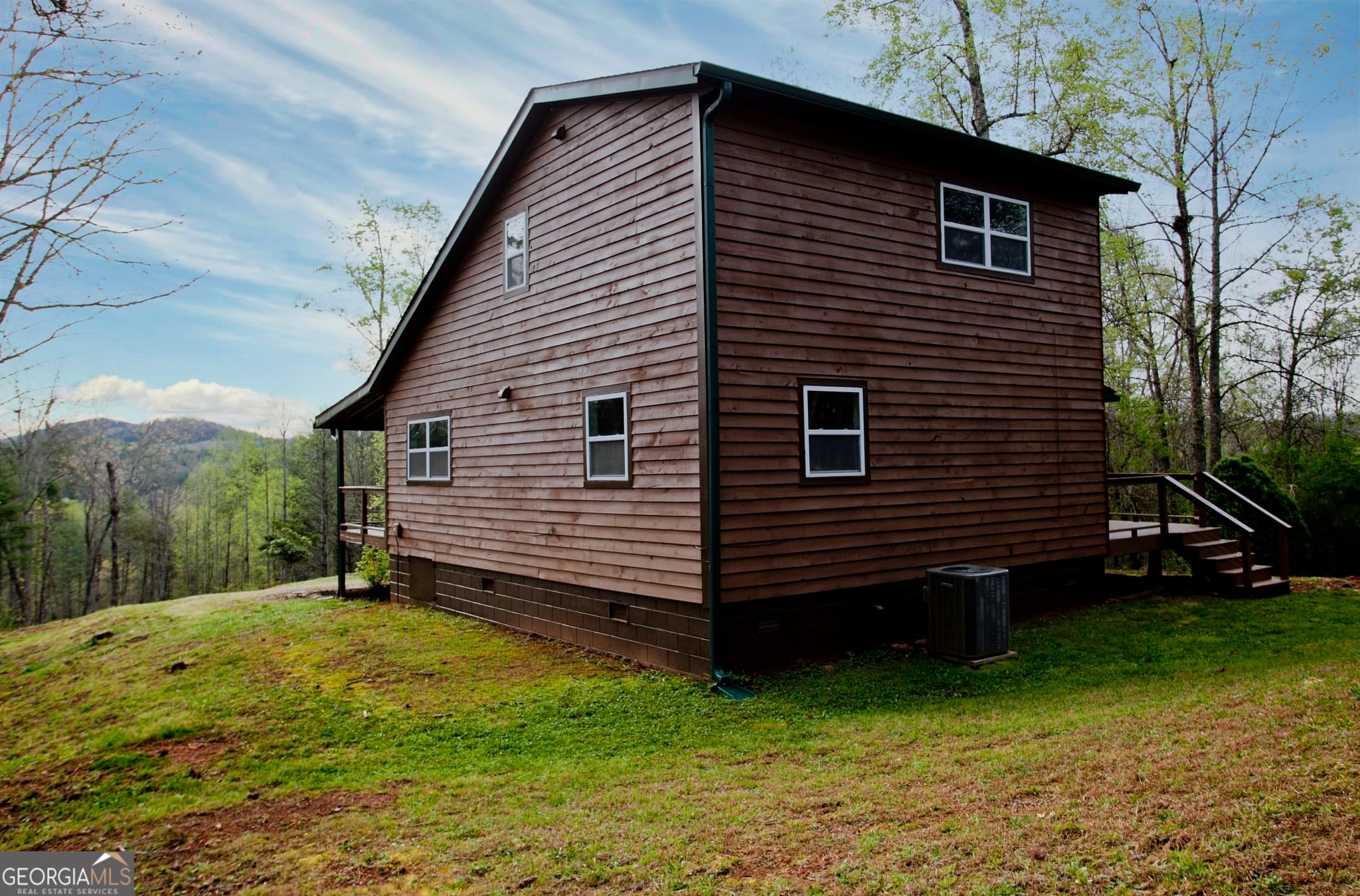 2 bedroom, 2 bathroom, 1,394 sq ft cabin,single family residence for sale at 221 Muscadine Road, Dahlonega, GA 30533 — photo 7