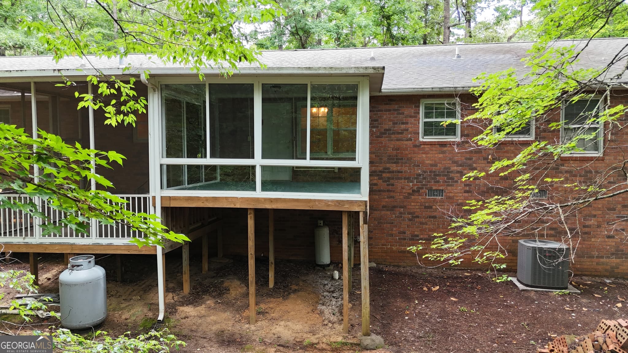 3 bedroom, 2 bathroom, 2,400 sq ft single family residence for sale at 240 Bent Oak Drive, Cornelia, GA 30531 — photo 9
