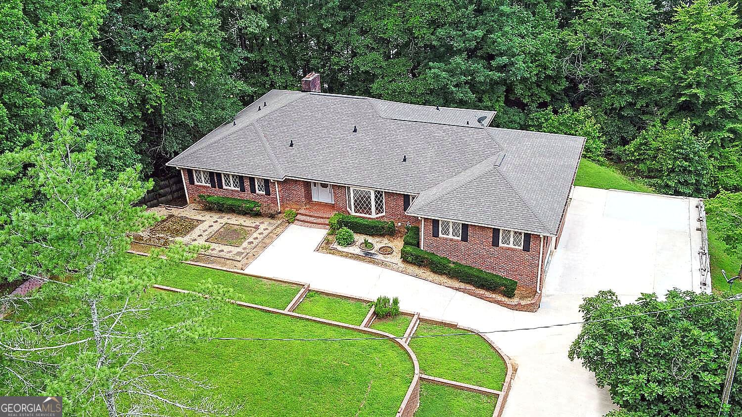 3 bedroom, 3.5 bathroom, 3,424 sq ft single family residence for sale at 4521 Shoreline Drive, Gainesville, GA 30506 — photo 6
