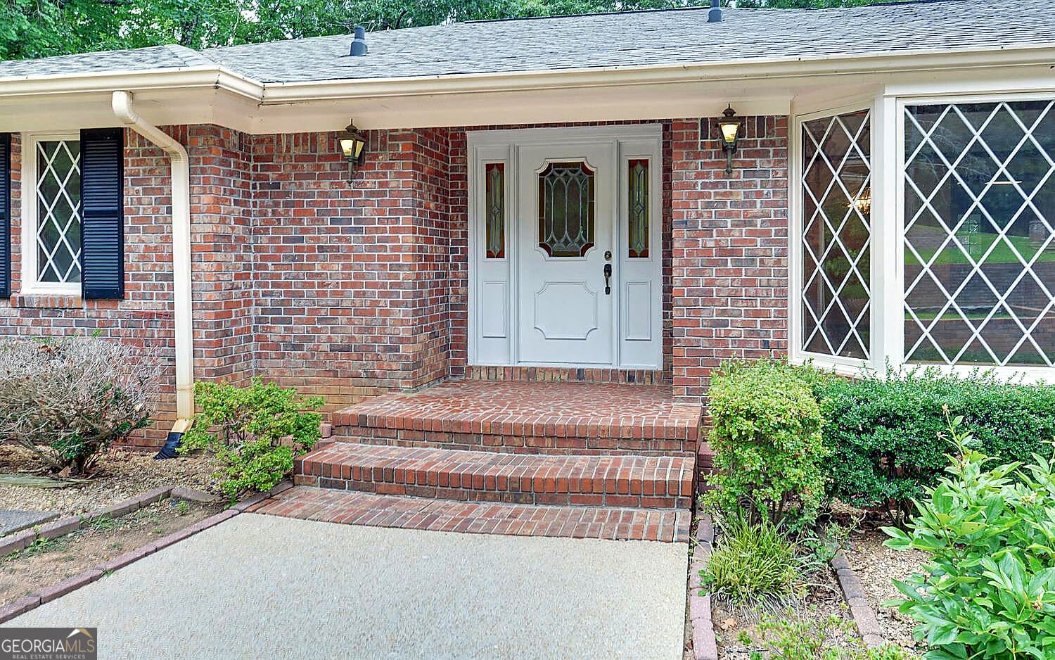 3 bedroom, 3.5 bathroom, 3,424 sq ft single family residence for sale at 4521 Shoreline Drive, Gainesville, GA 30506 — photo 7
