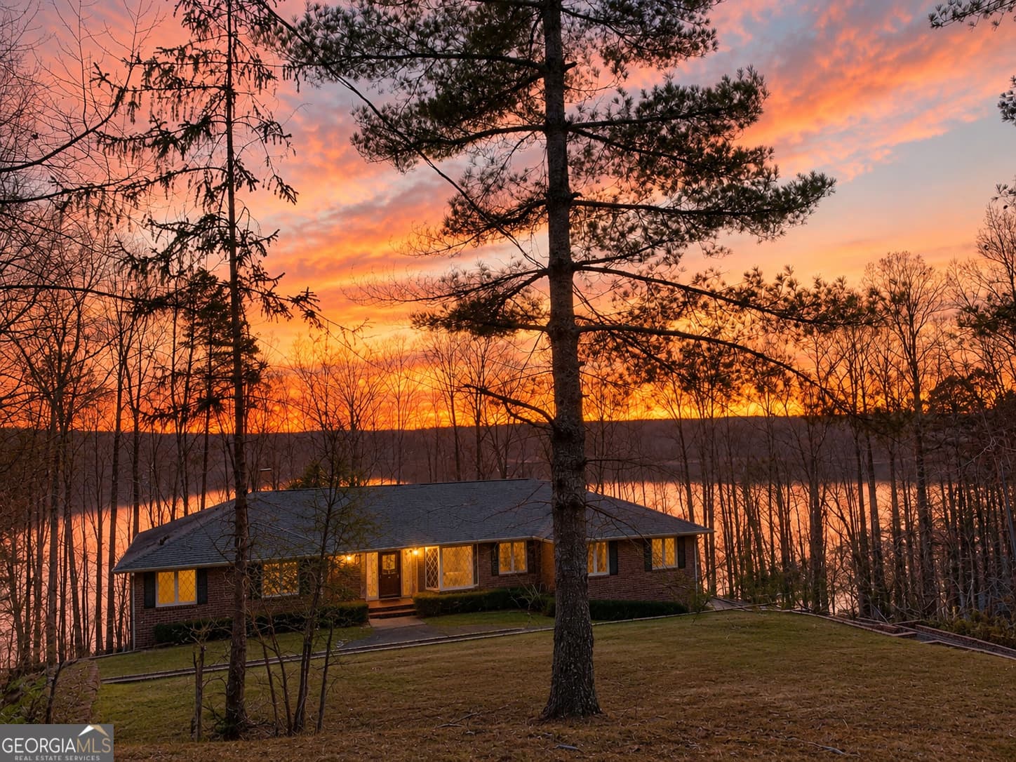 3 bedroom, 3.5 bathroom, 3,424 sq ft single family residence for sale at 4521 Shoreline Drive, Gainesville, GA 30506