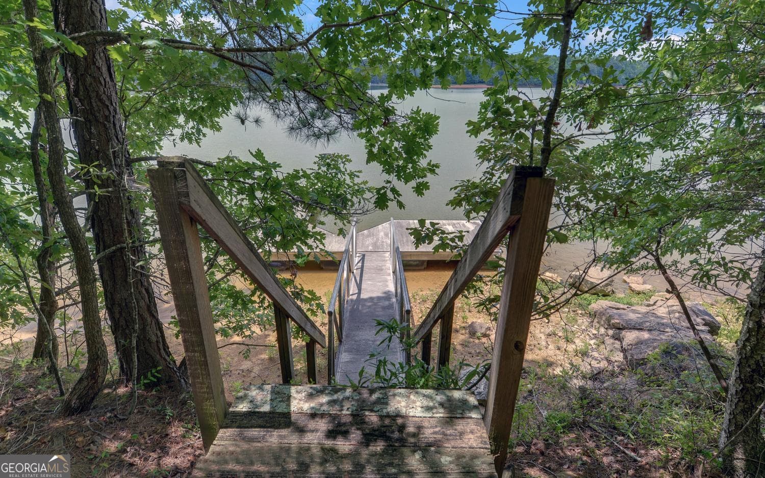 3 bedroom, 3.5 bathroom, 3,424 sq ft single family residence for sale at 4521 Shoreline Drive, Gainesville, GA 30506 — photo 4